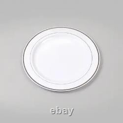 Assiettes jetables blanches Restaurantware de 10,5 x 10,5 pouces, 100 avec bord argenté