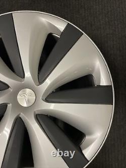 Tesla Model S 2020 Roue OEM Tempest 19 pouces 148628500A avec couvercle en plastique inclus